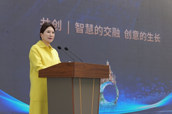 翟美卿-德录拍.jpg/